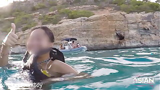 REAL Open-air public sex, showing pussy and underwater creampie